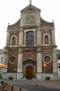 Voorgevel van de St.-Michielskerk.